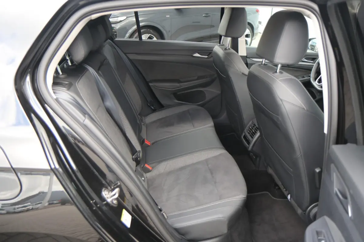 1.5 eHybrid 204pk Style | Panoramadak  | Stoelverwarming | Head-up Display | 360 Camera | Trekhaak Wegklapbaar
