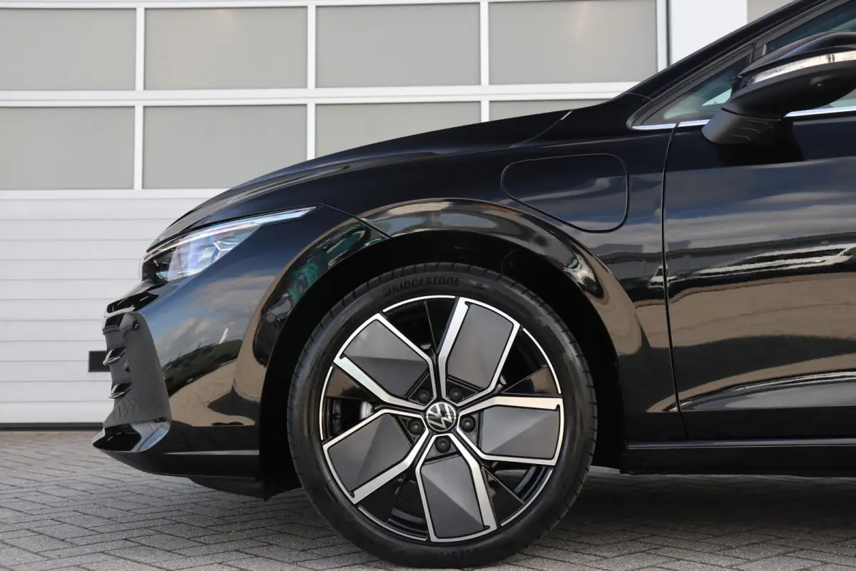 1.5 eHybrid 204pk Style | Panoramadak  | Stoelverwarming | Head-up Display | 360 Camera | Trekhaak Wegklapbaar