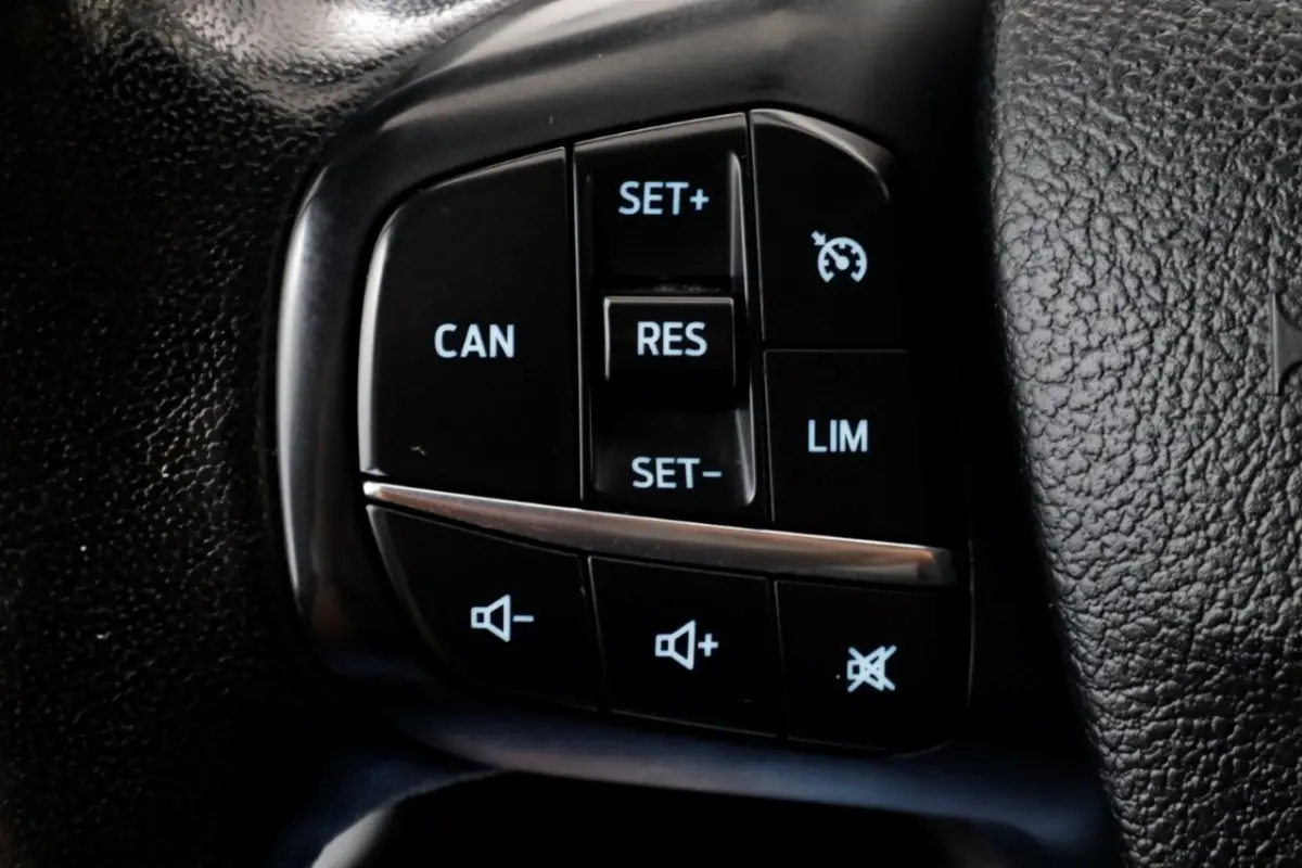 320 2.0 TDCI 130pk L2H1 Trend Airco/Navi/Camera 10-2020