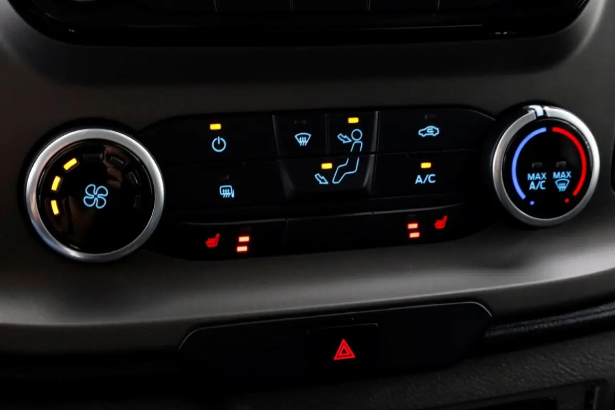 320 2.0 TDCI 130pk L2H1 Trend Airco/Navi/Camera 10-2020