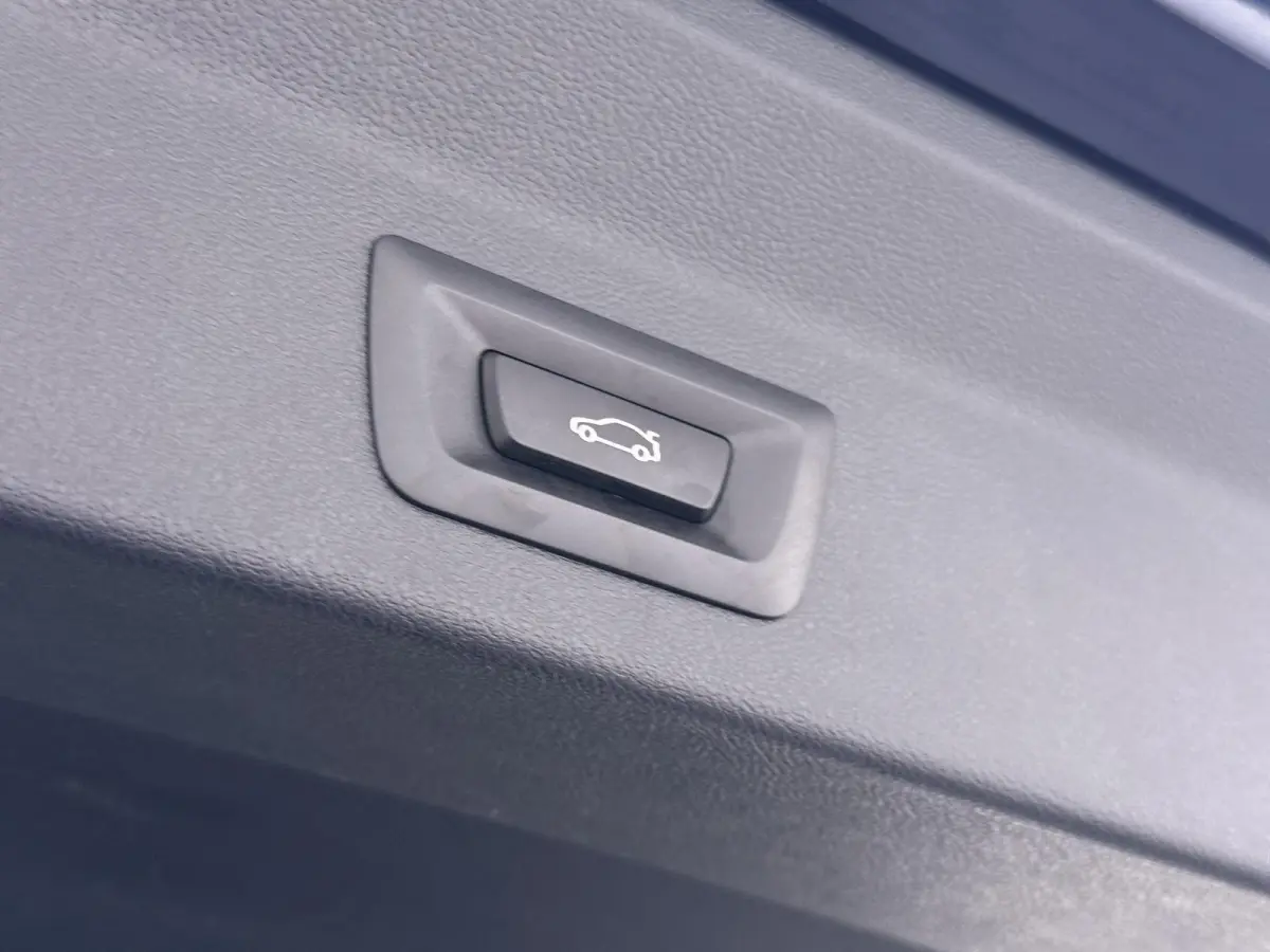 xDrive30e APPLE CAR./ANDROID AUTO | ELECT. ACHTERKLEP | STOEL VERW. | CRUISE CONTR. |