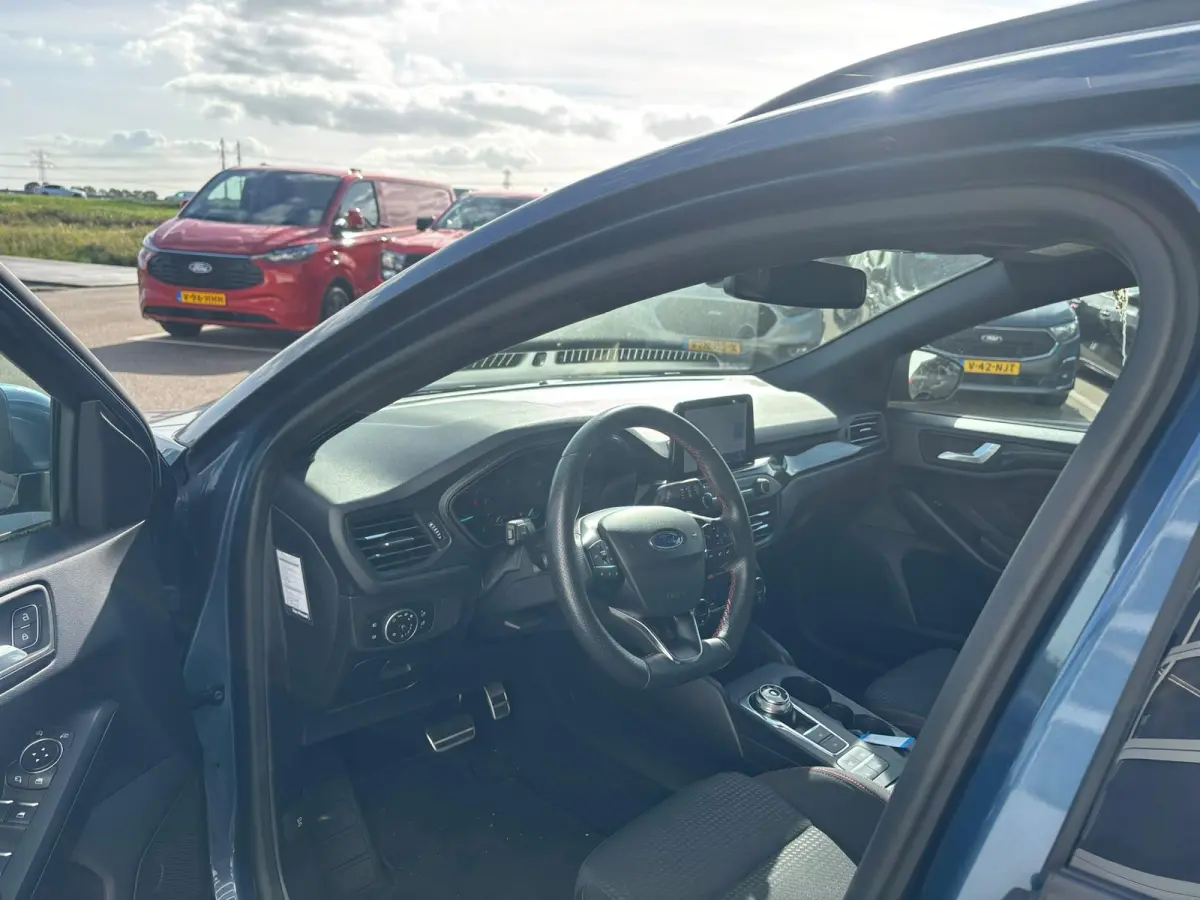 1.5 EcoBoost 150 PK ST Line | Automaat | Parkeersensoren Voor + Achter | Parkeer Camera Achter | Verwarmde Voorstoelen | Navigatie | Climate Control | Trekhaak
