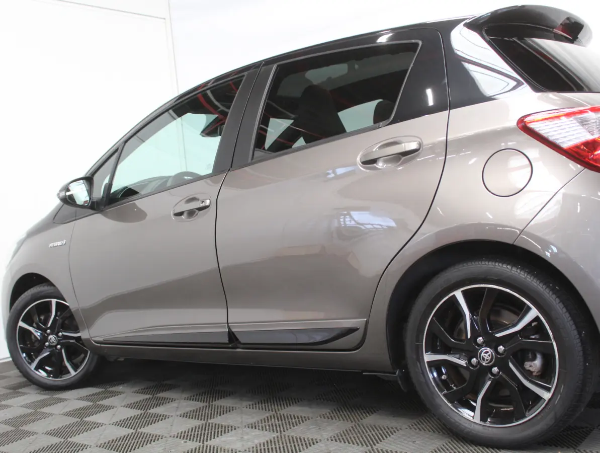 1.5 Hybrid Bi-Tone Plus CLIMATE | LMV16 | AFNBTREKHAAK | CRUISE | LED | NAVI | CAMERA | PANODAK