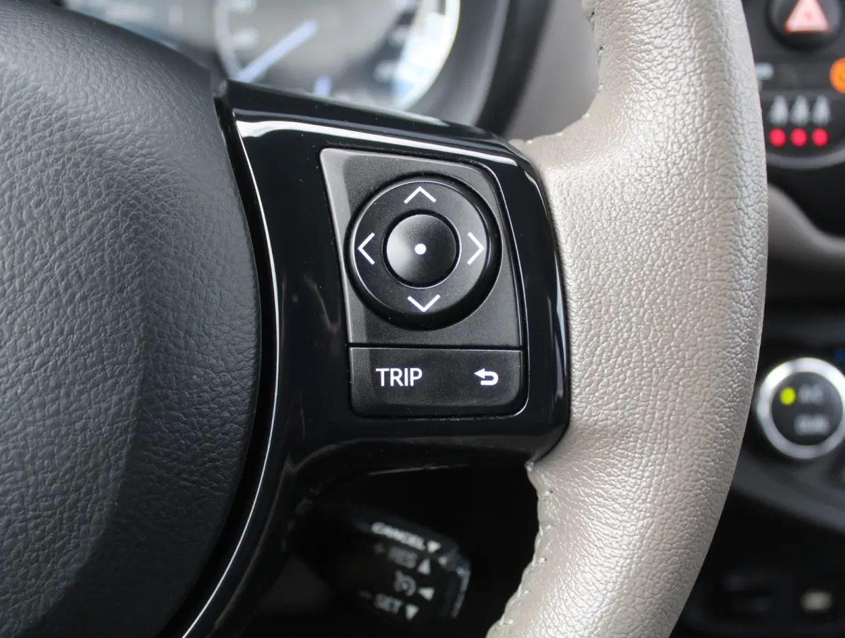 1.5 Hybrid Bi-Tone Plus CLIMATE | LMV16 | AFNBTREKHAAK | CRUISE | LED | NAVI | CAMERA | PANODAK