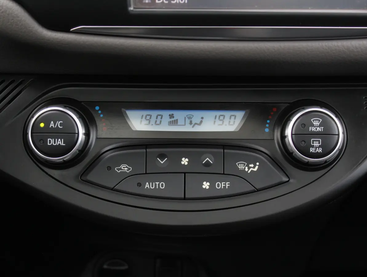 1.5 Hybrid Bi-Tone Plus CLIMATE | LMV16 | AFNBTREKHAAK | CRUISE | LED | NAVI | CAMERA | PANODAK