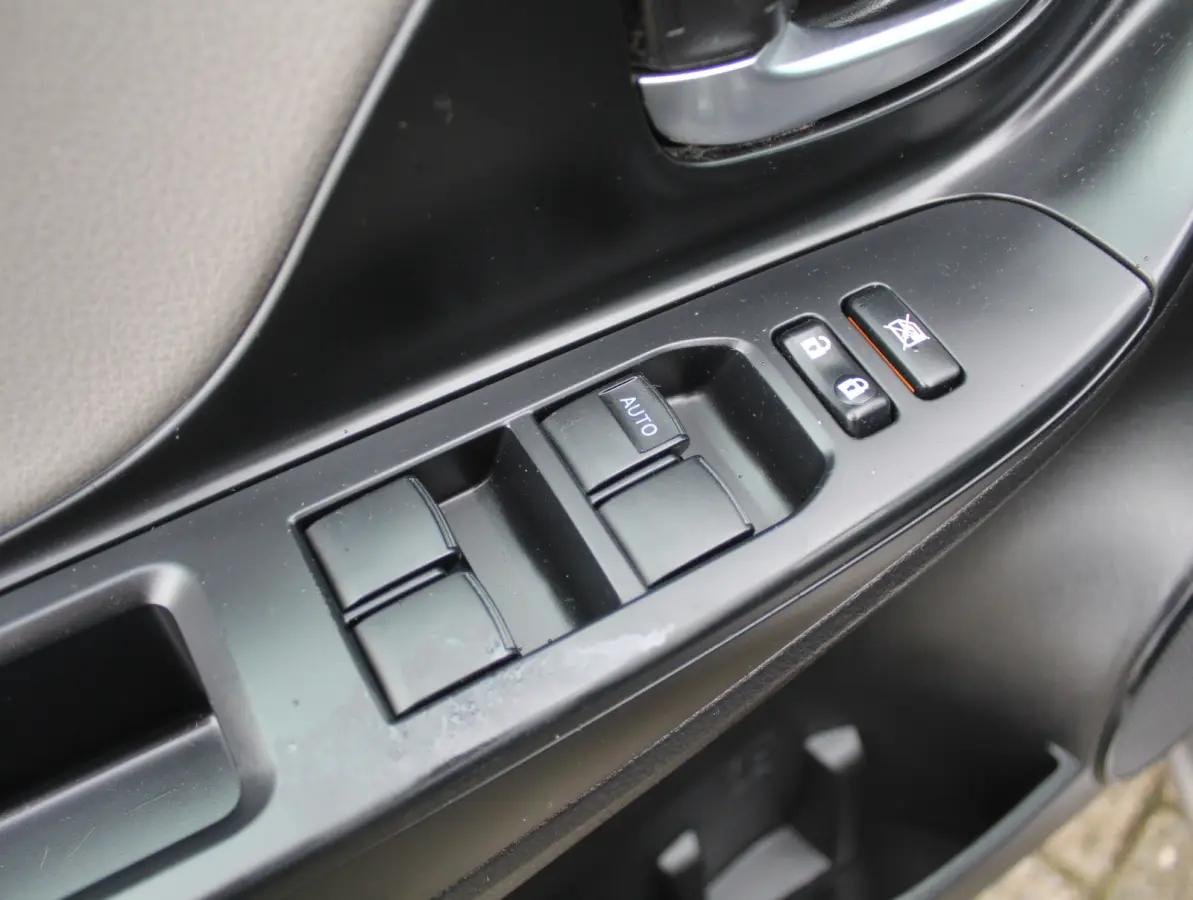 1.5 Hybrid Bi-Tone Plus CLIMATE | LMV16 | AFNBTREKHAAK | CRUISE | LED | NAVI | CAMERA | PANODAK