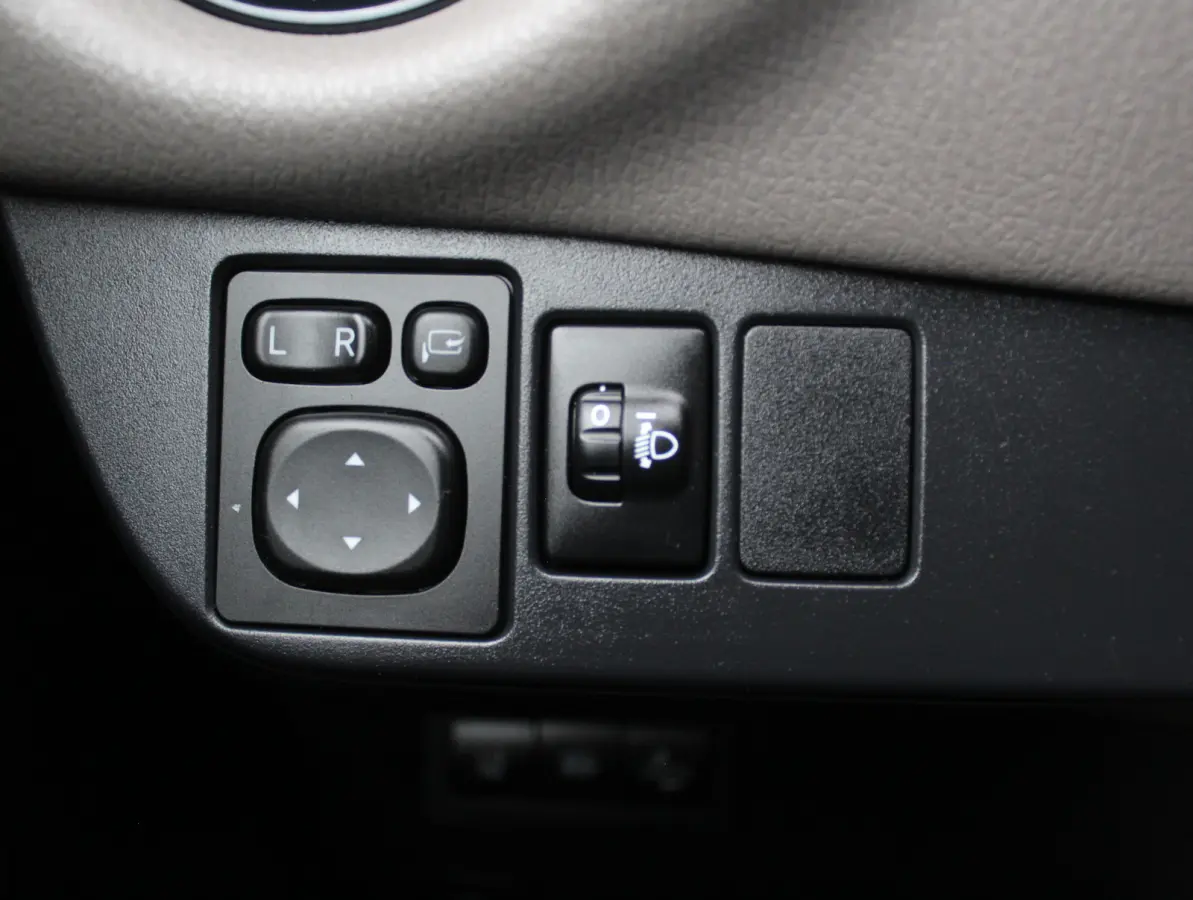 1.5 Hybrid Bi-Tone Plus CLIMATE | LMV16 | AFNBTREKHAAK | CRUISE | LED | NAVI | CAMERA | PANODAK