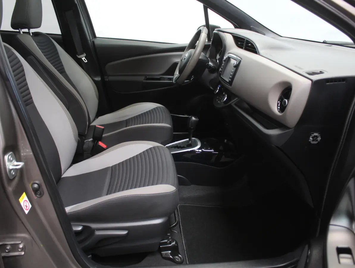 1.5 Hybrid Bi-Tone Plus CLIMATE | LMV16 | AFNBTREKHAAK | CRUISE | LED | NAVI | CAMERA | PANODAK