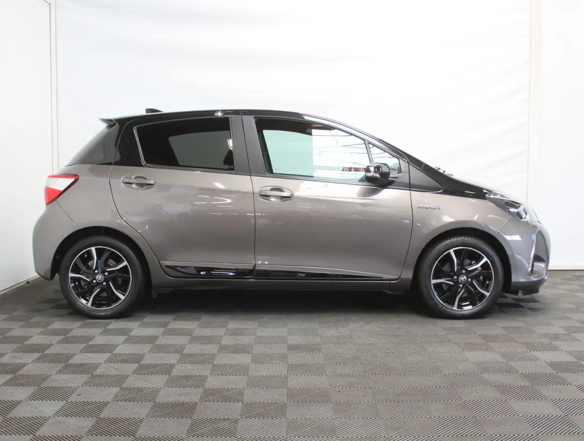 1.5 Hybrid Bi-Tone Plus CLIMATE | LMV16 | AFNBTREKHAAK | CRUISE | LED | NAVI | CAMERA | PANODAK