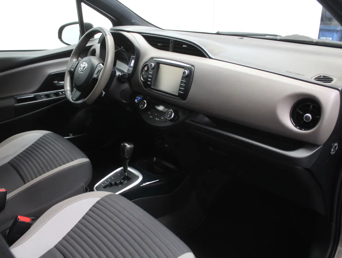 1.5 Hybrid Bi-Tone Plus CLIMATE | LMV16 | AFNBTREKHAAK | CRUISE | LED | NAVI | CAMERA | PANODAK