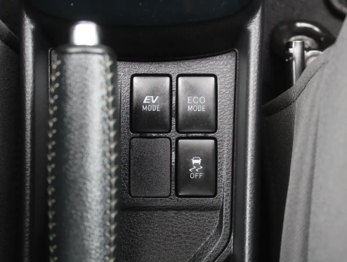 1.5 Hybrid Bi-Tone Plus CLIMATE | LMV16 | AFNBTREKHAAK | CRUISE | LED | NAVI | CAMERA | PANODAK