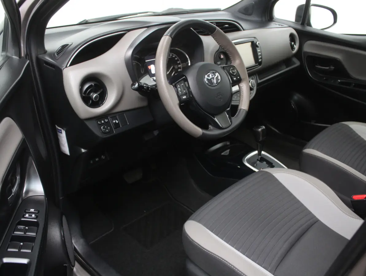 1.5 Hybrid Bi-Tone Plus CLIMATE | LMV16 | AFNBTREKHAAK | CRUISE | LED | NAVI | CAMERA | PANODAK