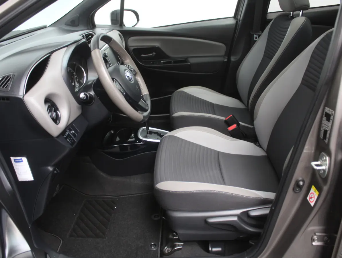 1.5 Hybrid Bi-Tone Plus CLIMATE | LMV16 | AFNBTREKHAAK | CRUISE | LED | NAVI | CAMERA | PANODAK