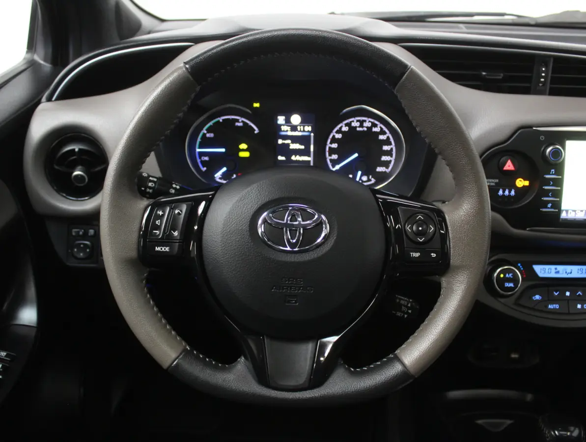 1.5 Hybrid Bi-Tone Plus CLIMATE | LMV16 | AFNBTREKHAAK | CRUISE | LED | NAVI | CAMERA | PANODAK