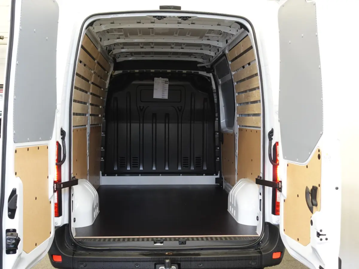 T33 2.3 dCi 135PK L2H2 BPM VRIJ! Airco Cruise control Parkeersensoren Navigatie Trekhaak