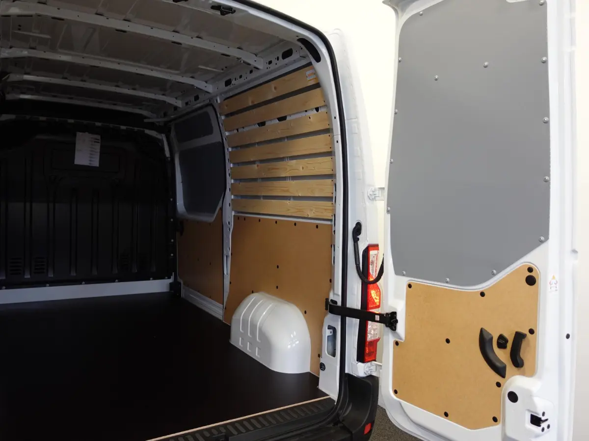 T33 2.3 dCi 135PK L2H2 BPM VRIJ! Airco Cruise control Parkeersensoren Navigatie Trekhaak