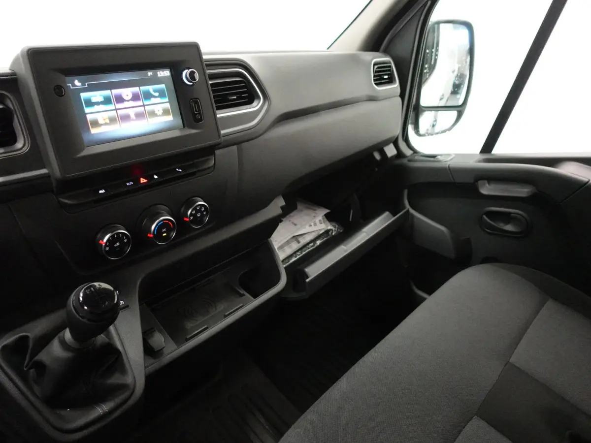 T33 2.3 dCi 135PK L2H2 BPM VRIJ! Airco Cruise control Parkeersensoren Navigatie Trekhaak