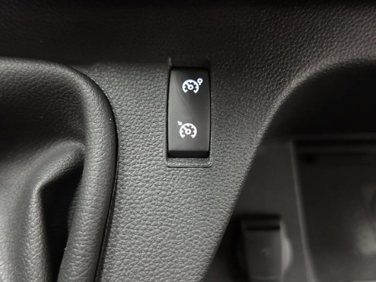 T33 2.3 dCi 135PK L2H2 BPM VRIJ! Airco Cruise control Parkeersensoren Navigatie Trekhaak