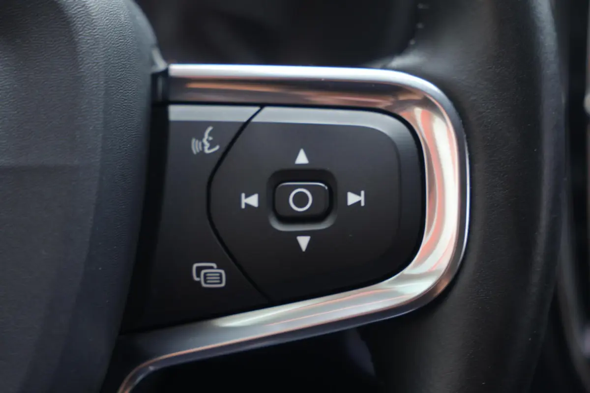 T4 Momentum | Stoelverwarming | Trekhaak | Parkeercamera | Keyless