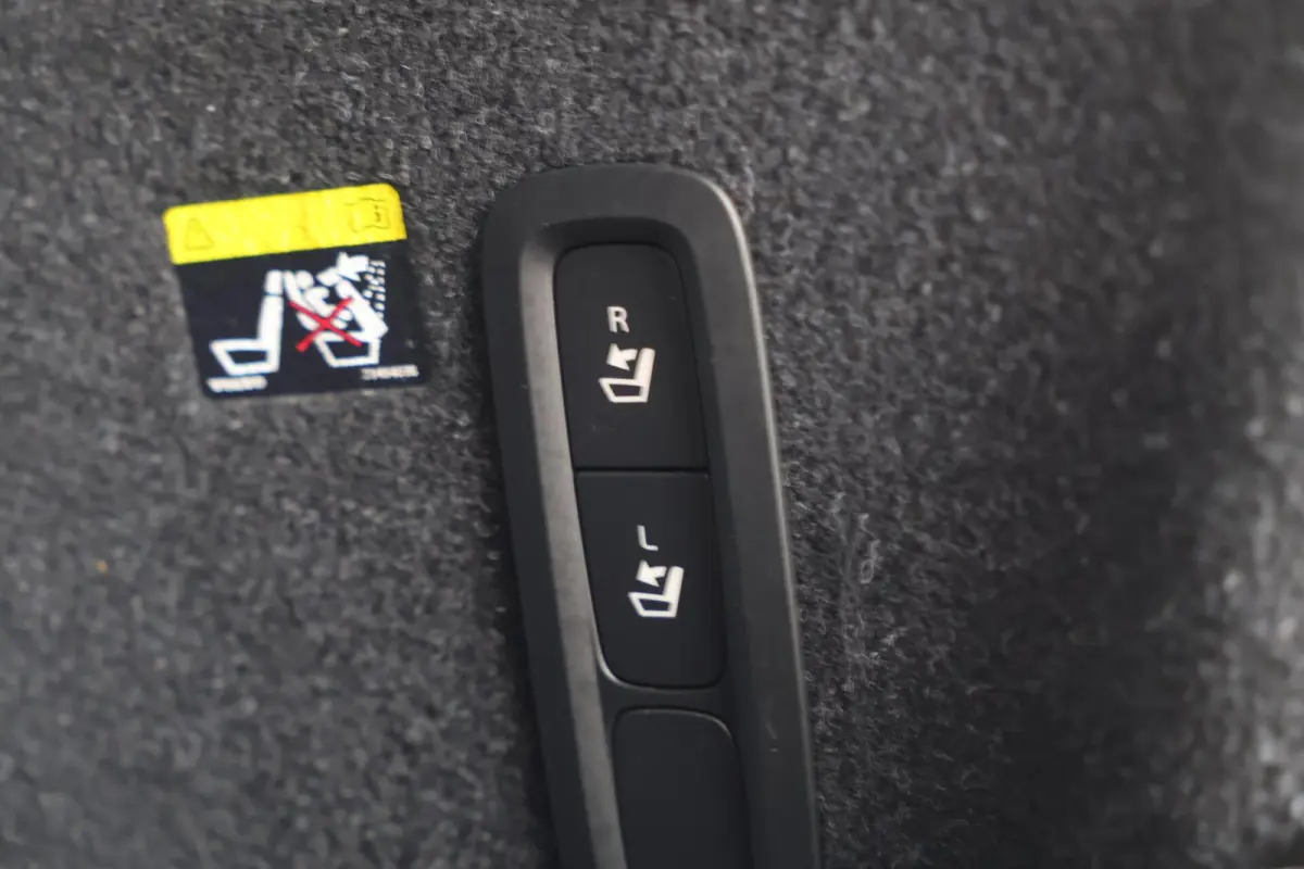 T4 Momentum | Stoelverwarming | Trekhaak | Parkeercamera | Keyless