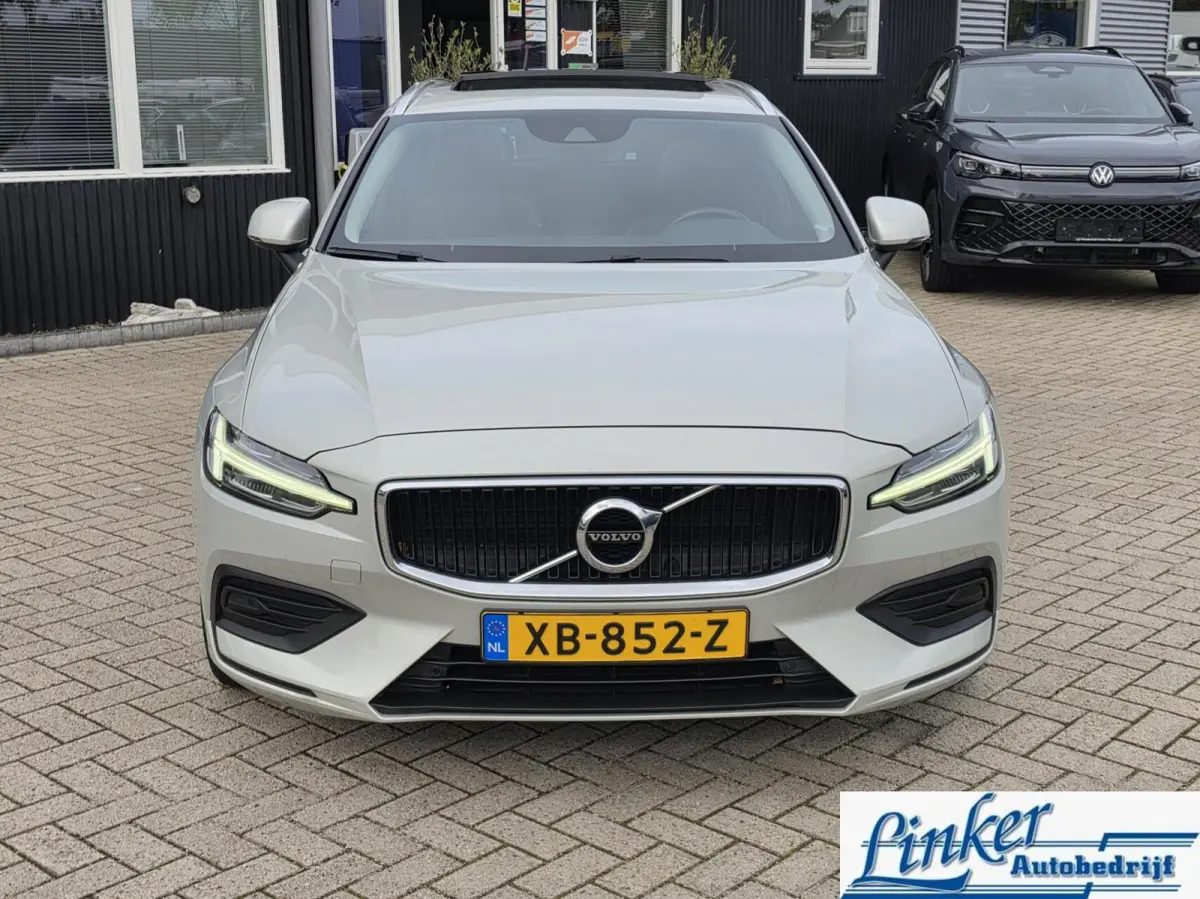 2.0 T5 Momentum Automaat|PANO|ELEKTR TREKH|NL-AUTO