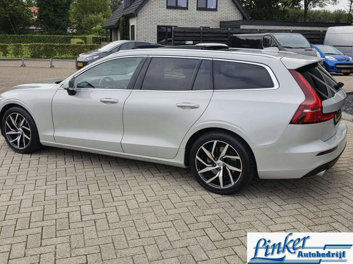 2.0 T5 Momentum Automaat|PANO|ELEKTR TREKH|NL-AUTO