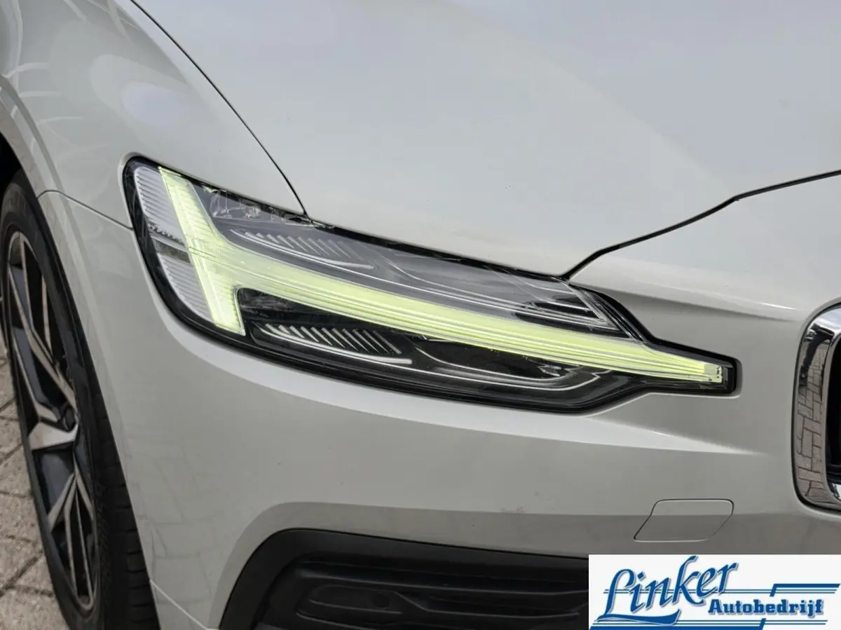 2.0 T5 Momentum Automaat|PANO|ELEKTR TREKH|NL-AUTO