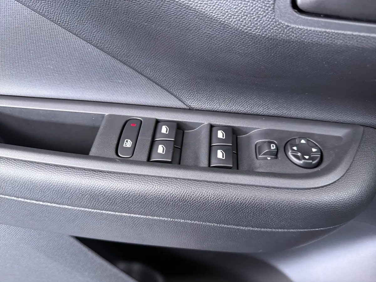 Edition 44 kWh | Incl. gratis Pro Move Wallbox! | NIEUW | Achteruitrijcamera | Airco | Cruise control