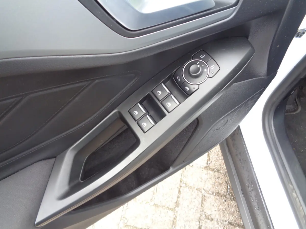 1.0 EcoBoost Hybrid Titanium Ecc, LM velgen, Carplay/android, winterpack