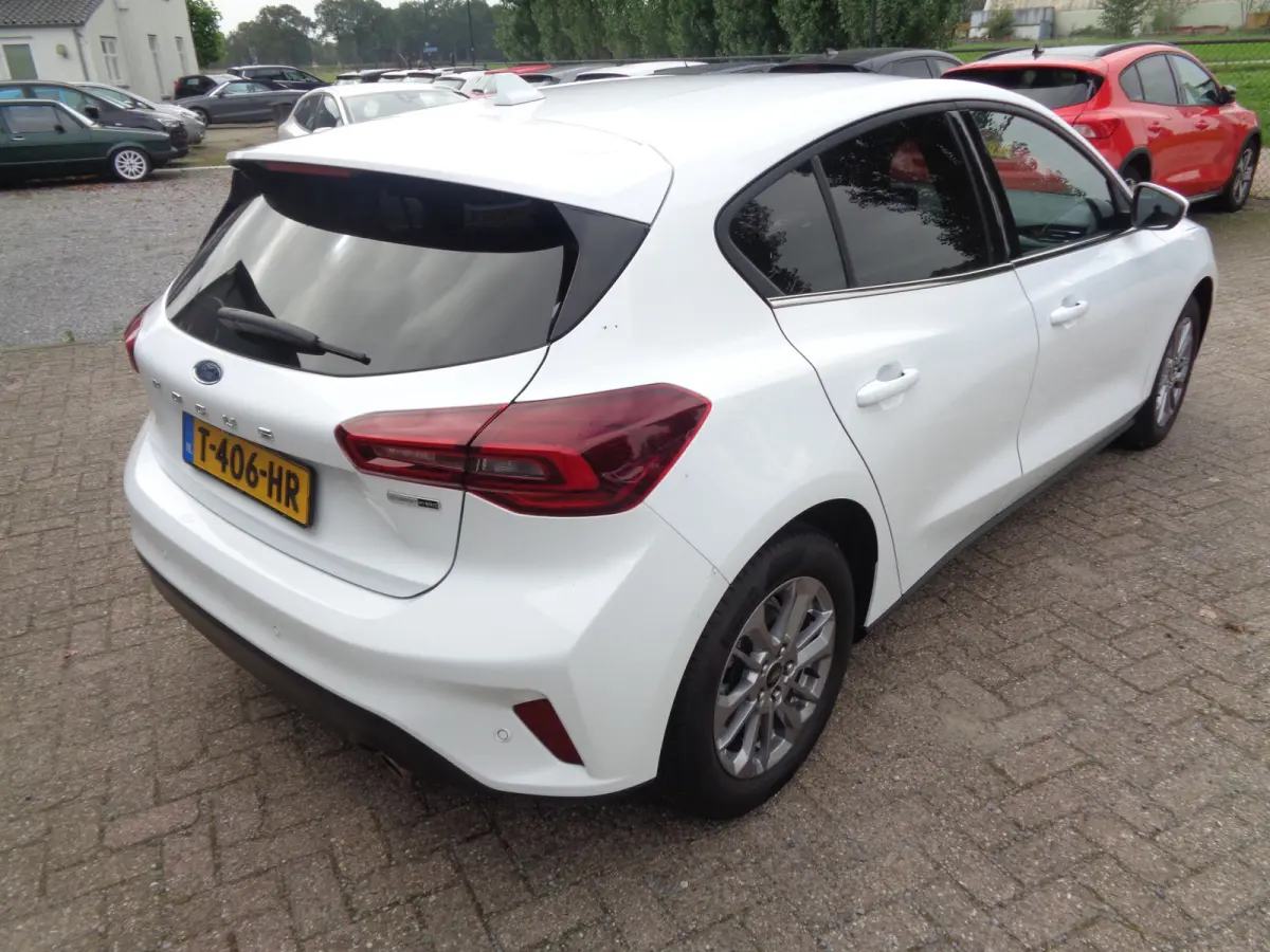 1.0 EcoBoost Hybrid Titanium Ecc, LM velgen, Carplay/android, winterpack