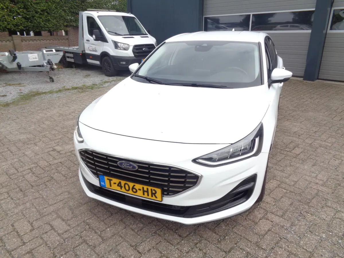 1.0 EcoBoost Hybrid Titanium Ecc, LM velgen, Carplay/android, winterpack
