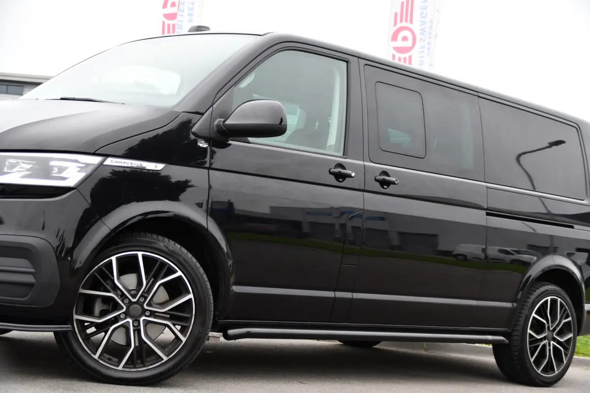 2.0 TDI L2H1 32 DC Caravelle Virtual, Adaptieve Cruise, Carplay, LED, 204pk, Stoelverwarming, Clima, Automaat, 2 x Schuifdeur, Multimedia, Uniek!