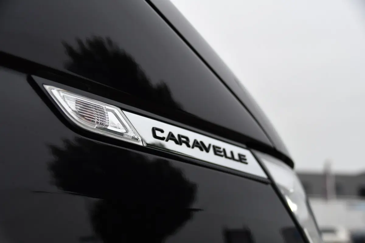 2.0 TDI L2H1 32 DC Caravelle Virtual, Adaptieve Cruise, Carplay, LED, 204pk, Stoelverwarming, Clima, Automaat, 2 x Schuifdeur, Multimedia, Uniek!
