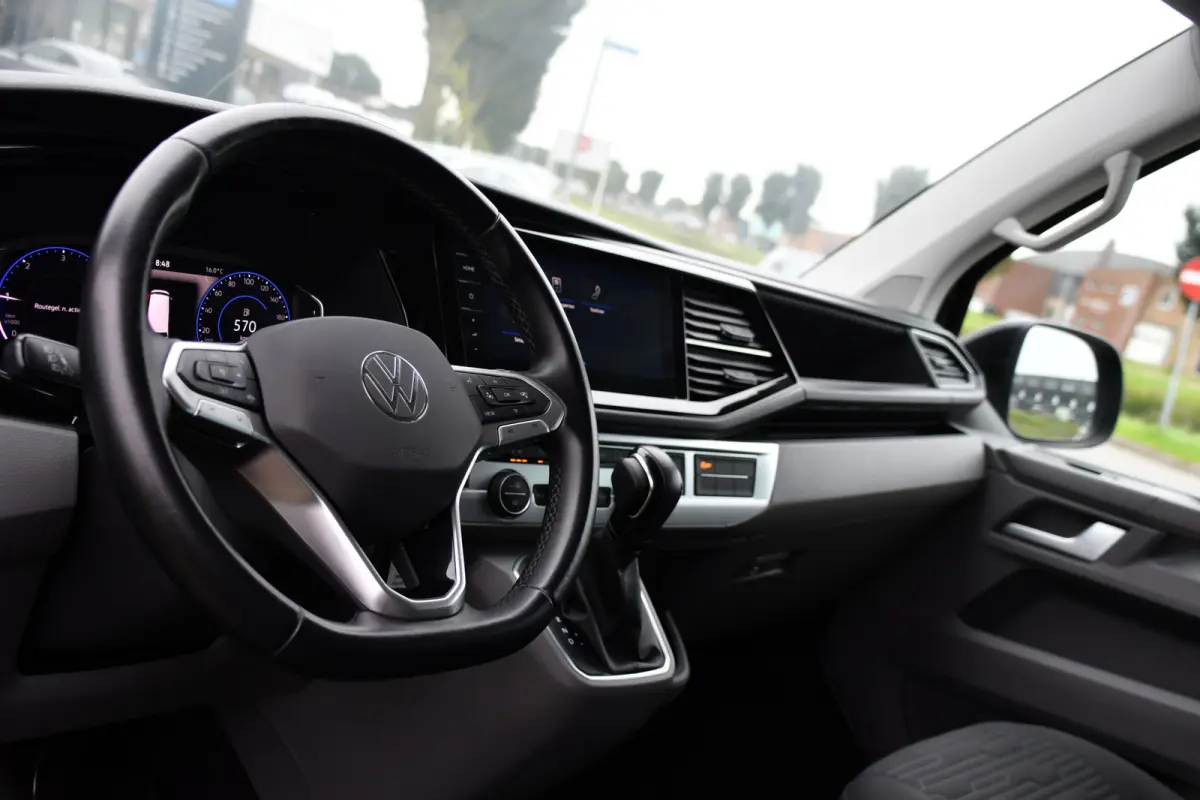 2.0 TDI L2H1 32 DC Caravelle Virtual, Adaptieve Cruise, Carplay, LED, 204pk, Stoelverwarming, Clima, Automaat, 2 x Schuifdeur, Multimedia, Uniek!