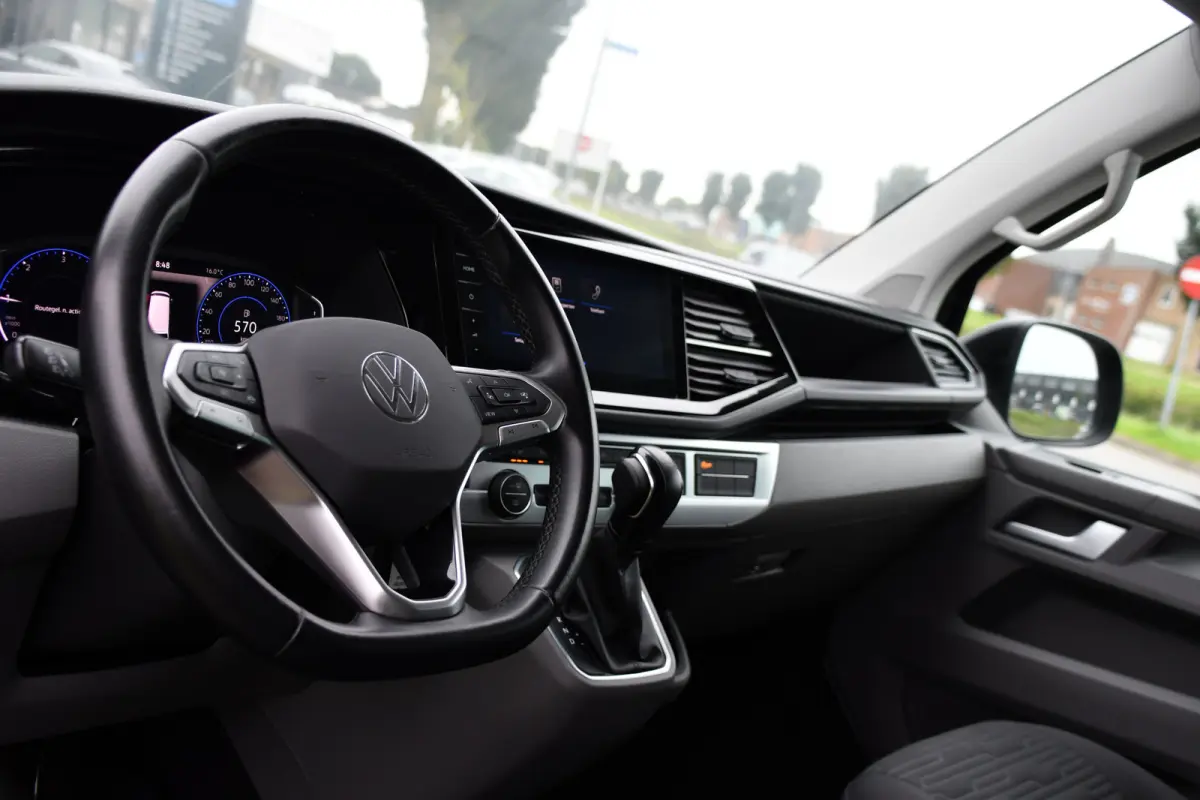 2.0 TDI L2H1 32 DC Caravelle Virtual, Adaptieve Cruise, Carplay, LED, 204pk, Stoelverwarming, Clima, Automaat, 2 x Schuifdeur, Multimedia, Uniek!