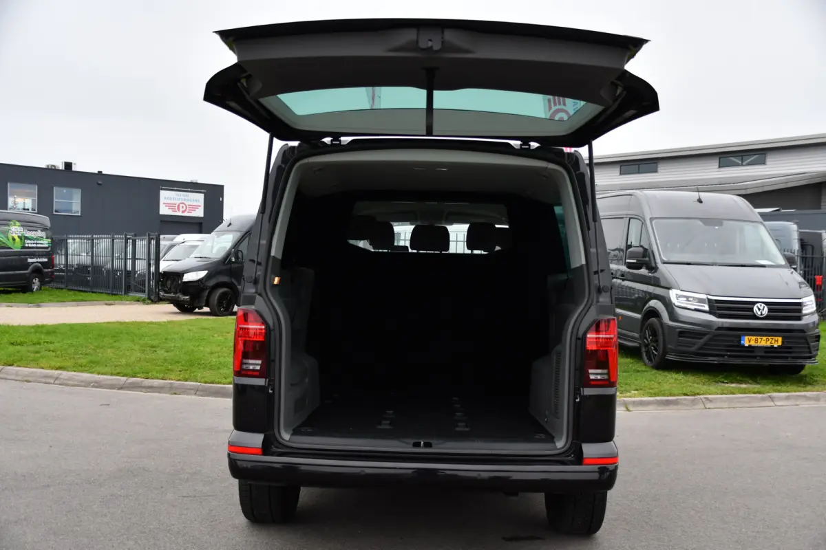 2.0 TDI L2H1 32 DC Caravelle Virtual, Adaptieve Cruise, Carplay, LED, 204pk, Stoelverwarming, Clima, Automaat, 2 x Schuifdeur, Multimedia, Uniek!