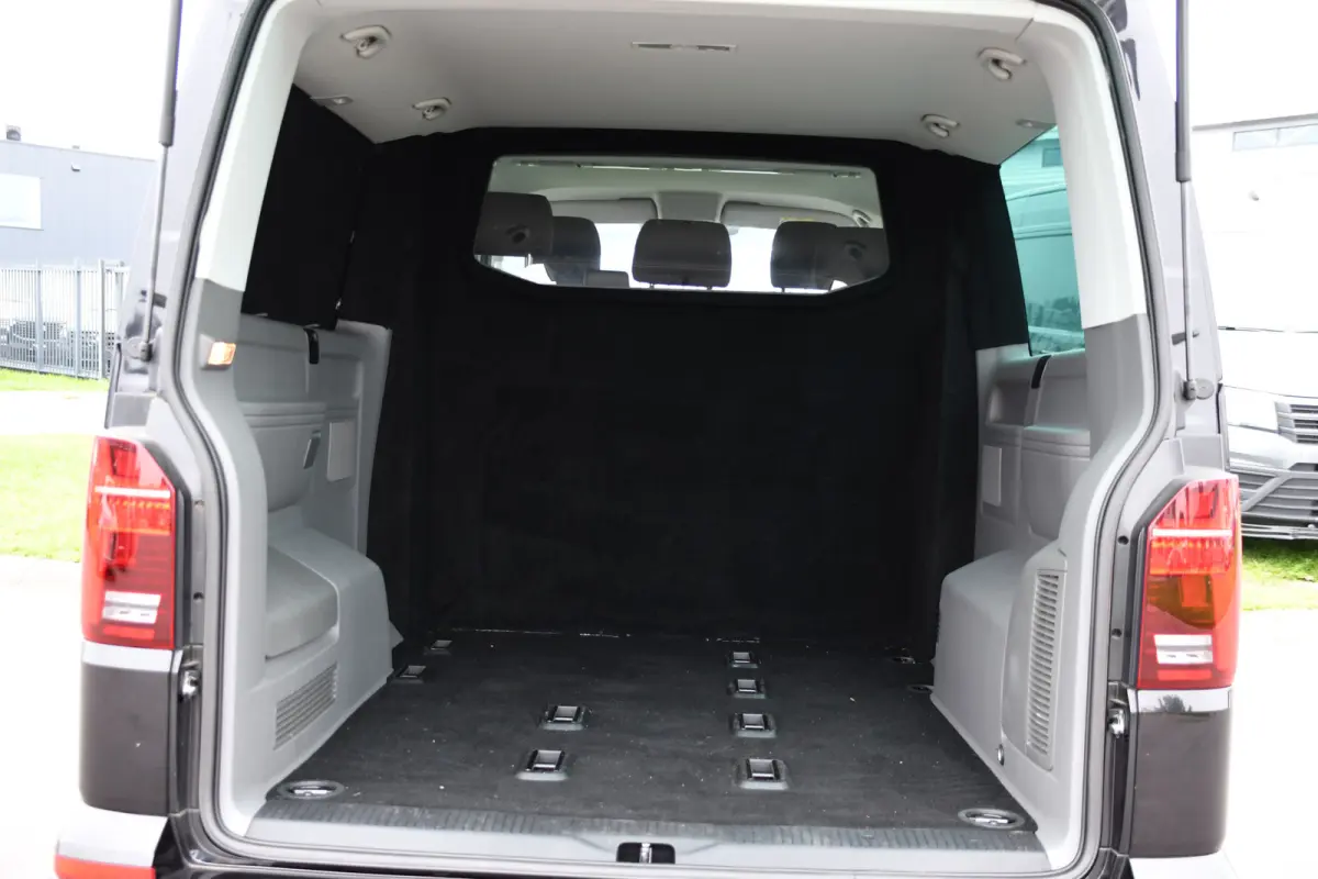2.0 TDI L2H1 32 DC Caravelle Virtual, Adaptieve Cruise, Carplay, LED, 204pk, Stoelverwarming, Clima, Automaat, 2 x Schuifdeur, Multimedia, Uniek!