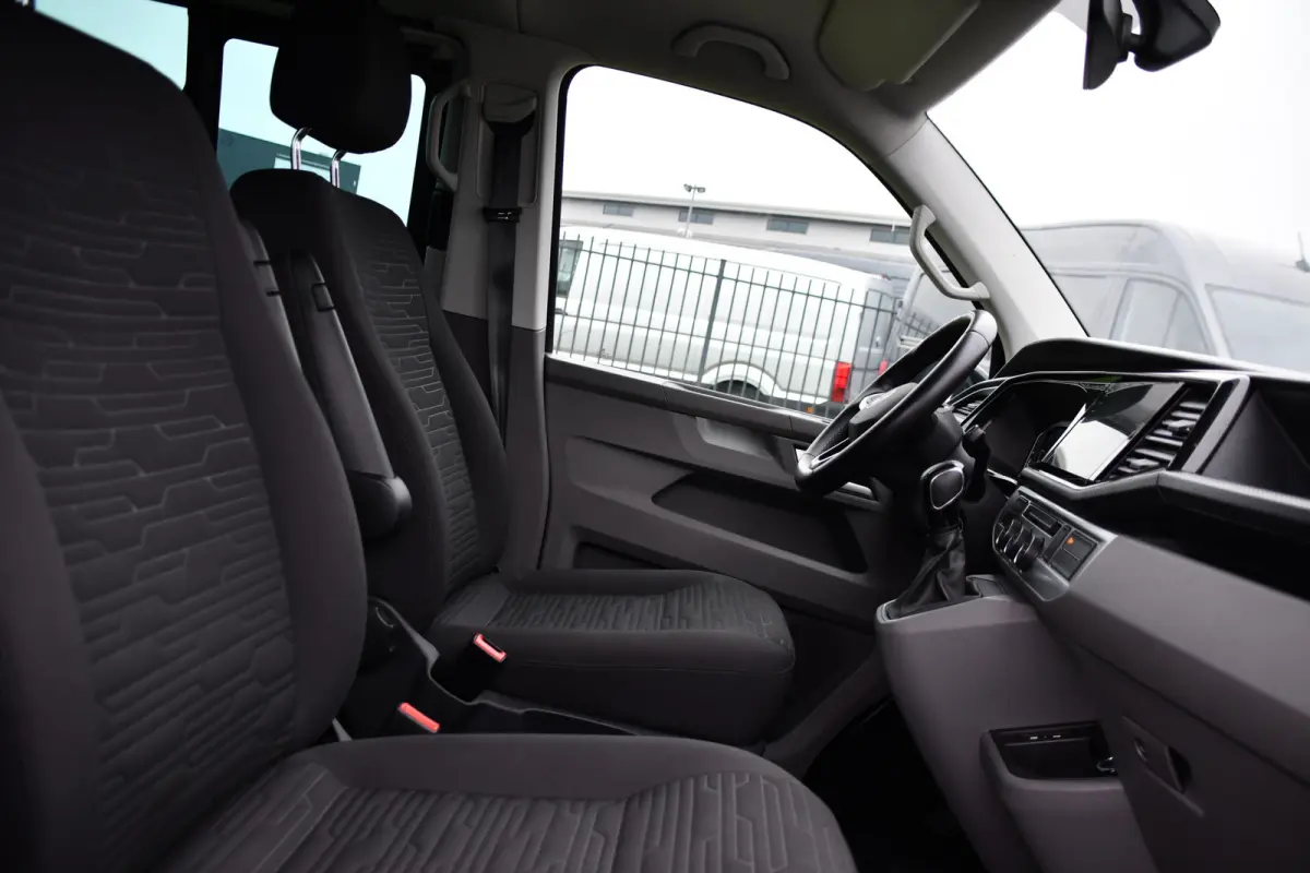 2.0 TDI L2H1 32 DC Caravelle Virtual, Adaptieve Cruise, Carplay, LED, 204pk, Stoelverwarming, Clima, Automaat, 2 x Schuifdeur, Multimedia, Uniek!