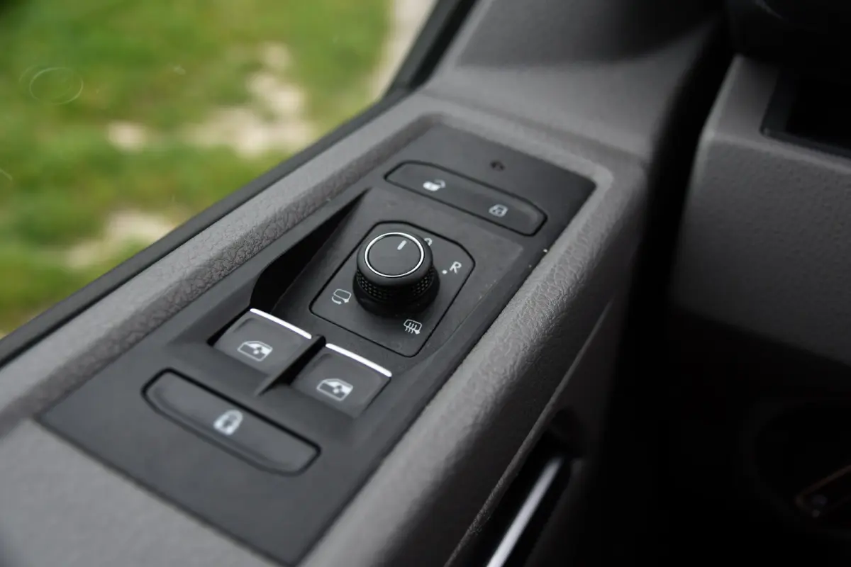 2.0 TDI L2H1 32 DC Caravelle Virtual, Adaptieve Cruise, Carplay, LED, 204pk, Stoelverwarming, Clima, Automaat, 2 x Schuifdeur, Multimedia, Uniek!