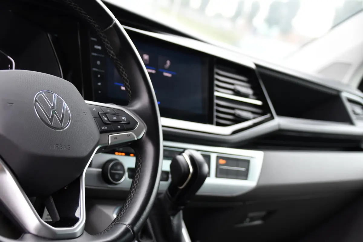 2.0 TDI L2H1 32 DC Caravelle Virtual, Adaptieve Cruise, Carplay, LED, 204pk, Stoelverwarming, Clima, Automaat, 2 x Schuifdeur, Multimedia, Uniek!