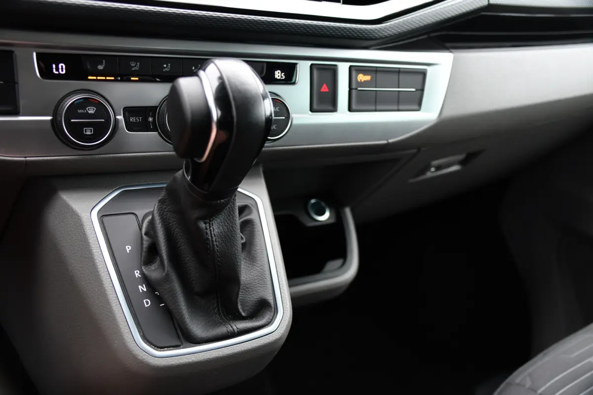 2.0 TDI L2H1 32 DC Caravelle Virtual, Adaptieve Cruise, Carplay, LED, 204pk, Stoelverwarming, Clima, Automaat, 2 x Schuifdeur, Multimedia, Uniek!