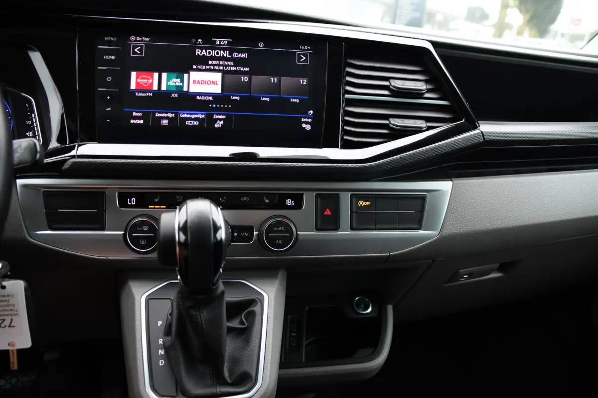 2.0 TDI L2H1 32 DC Caravelle Virtual, Adaptieve Cruise, Carplay, LED, 204pk, Stoelverwarming, Clima, Automaat, 2 x Schuifdeur, Multimedia, Uniek!