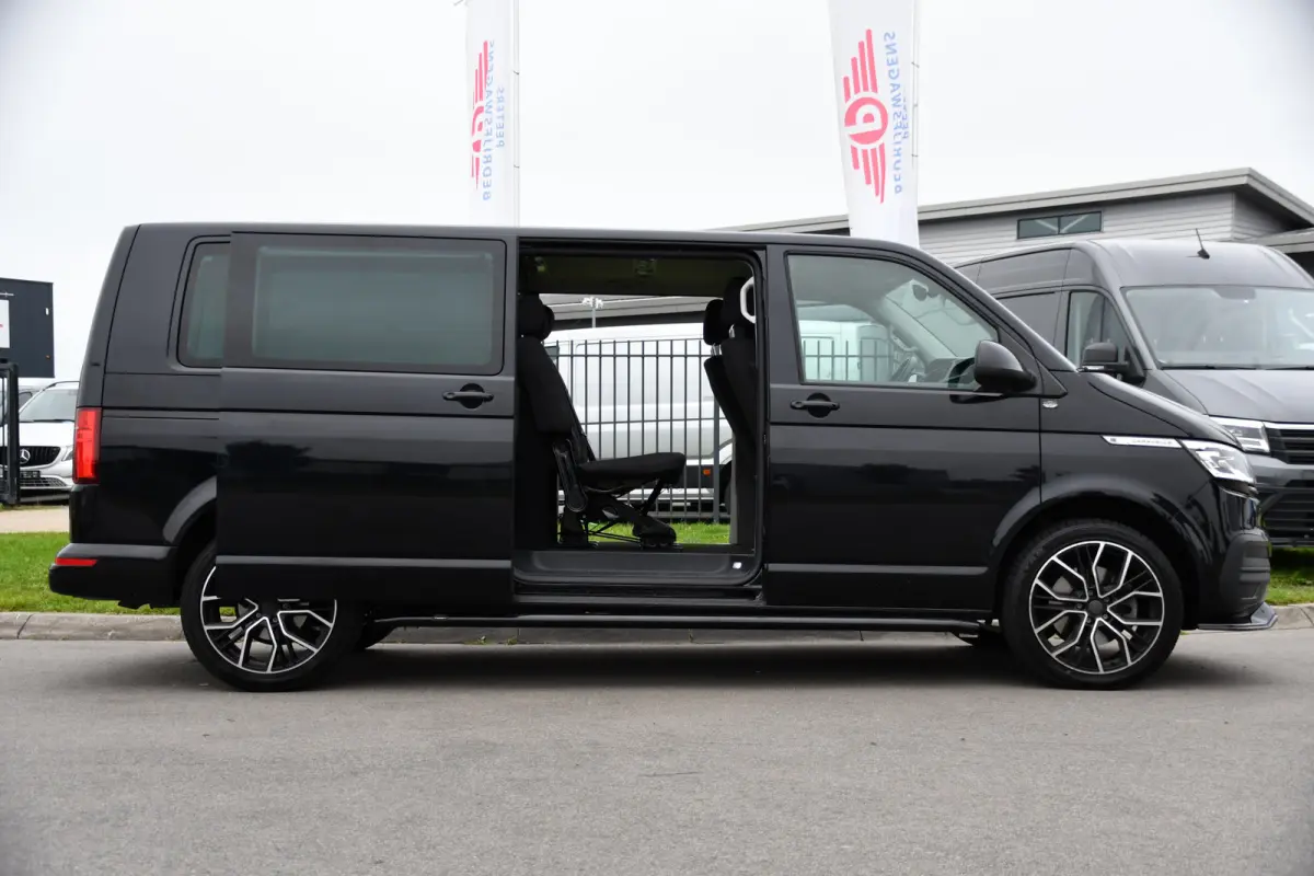 2.0 TDI L2H1 32 DC Caravelle Virtual, Adaptieve Cruise, Carplay, LED, 204pk, Stoelverwarming, Clima, Automaat, 2 x Schuifdeur, Multimedia, Uniek!