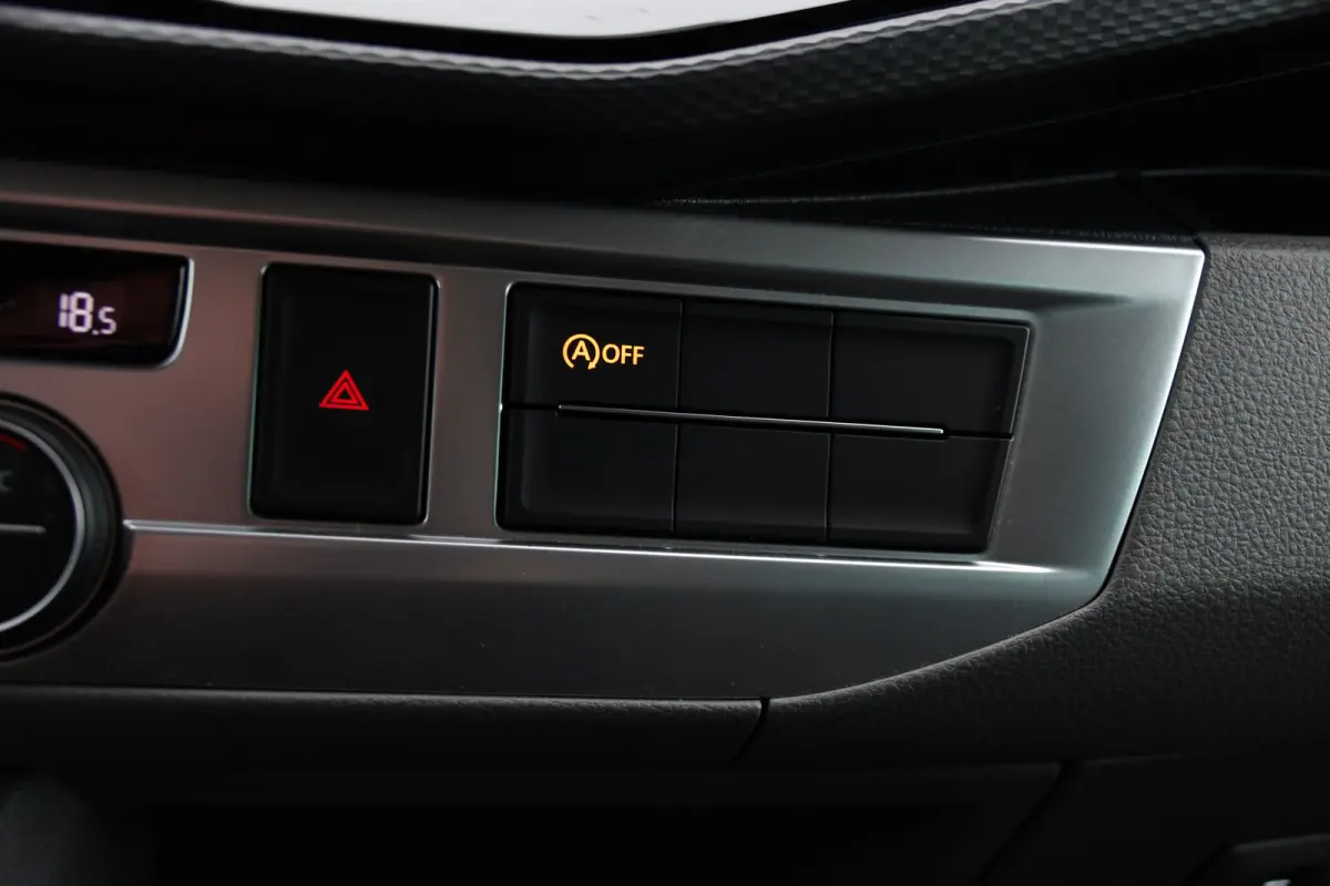 2.0 TDI L2H1 32 DC Caravelle Virtual, Adaptieve Cruise, Carplay, LED, 204pk, Stoelverwarming, Clima, Automaat, 2 x Schuifdeur, Multimedia, Uniek!