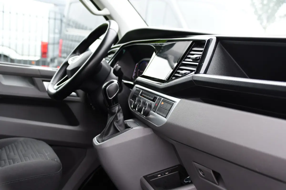 2.0 TDI L2H1 32 DC Caravelle Virtual, Adaptieve Cruise, Carplay, LED, 204pk, Stoelverwarming, Clima, Automaat, 2 x Schuifdeur, Multimedia, Uniek!