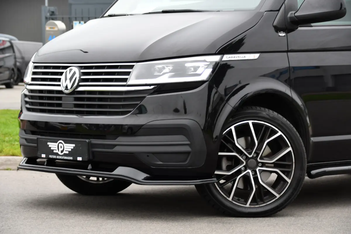2.0 TDI L2H1 32 DC Caravelle Virtual, Adaptieve Cruise, Carplay, LED, 204pk, Stoelverwarming, Clima, Automaat, 2 x Schuifdeur, Multimedia, Uniek!