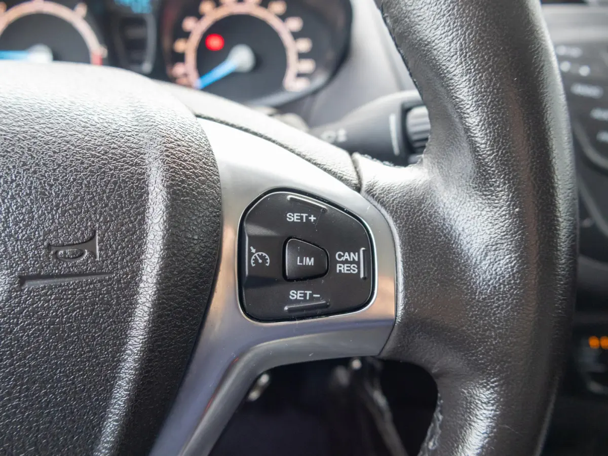 1.5 TDCI Economy Edition Cruise control Verwarmde voorruit