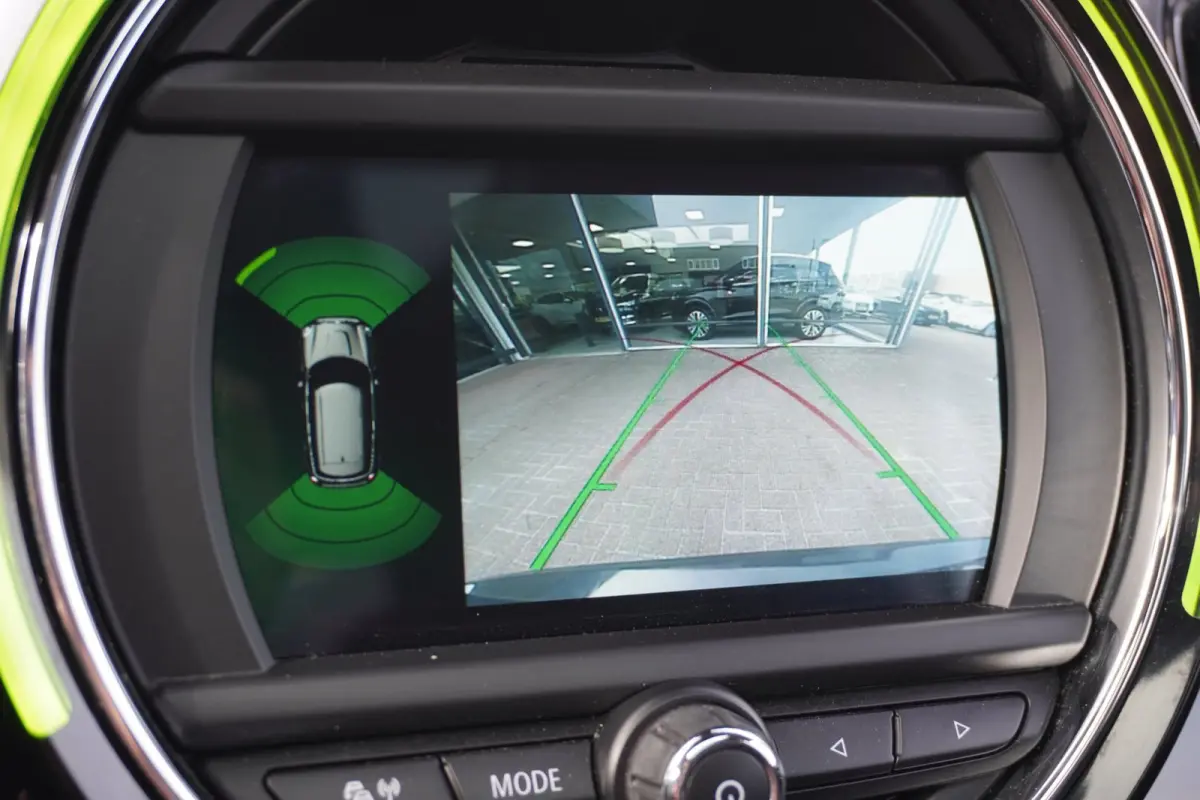 1.5 Cooper ALL4 Chili Automaat | Navigatie | CarPlay | Plugin | Vol opties | Inruil mogelijk