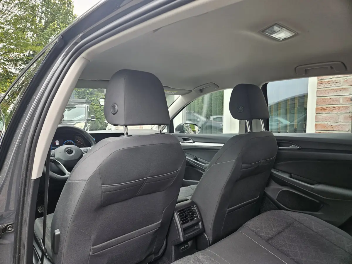 1.0 TSI Life Business Lesauto! Trekhaak! Nette Staat! Carplay! Navigatie! LED!