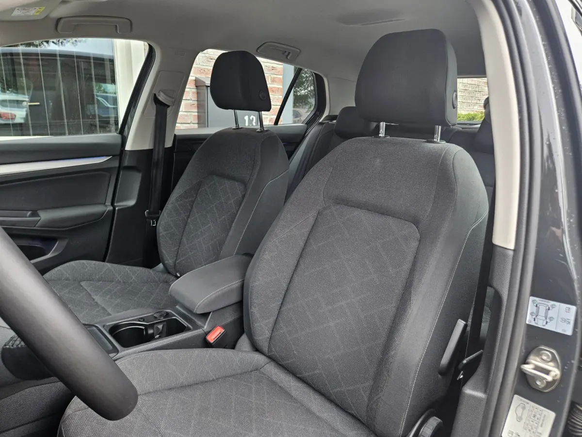 1.0 TSI Life Business Lesauto! Trekhaak! Nette Staat! Carplay! Navigatie! LED!